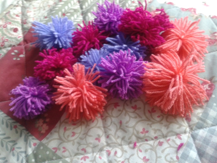 26 minutes later... 12 little pompoms made
