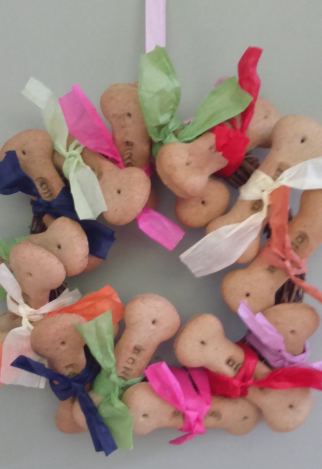 Attach a length of raffia to top of wreath to hang...